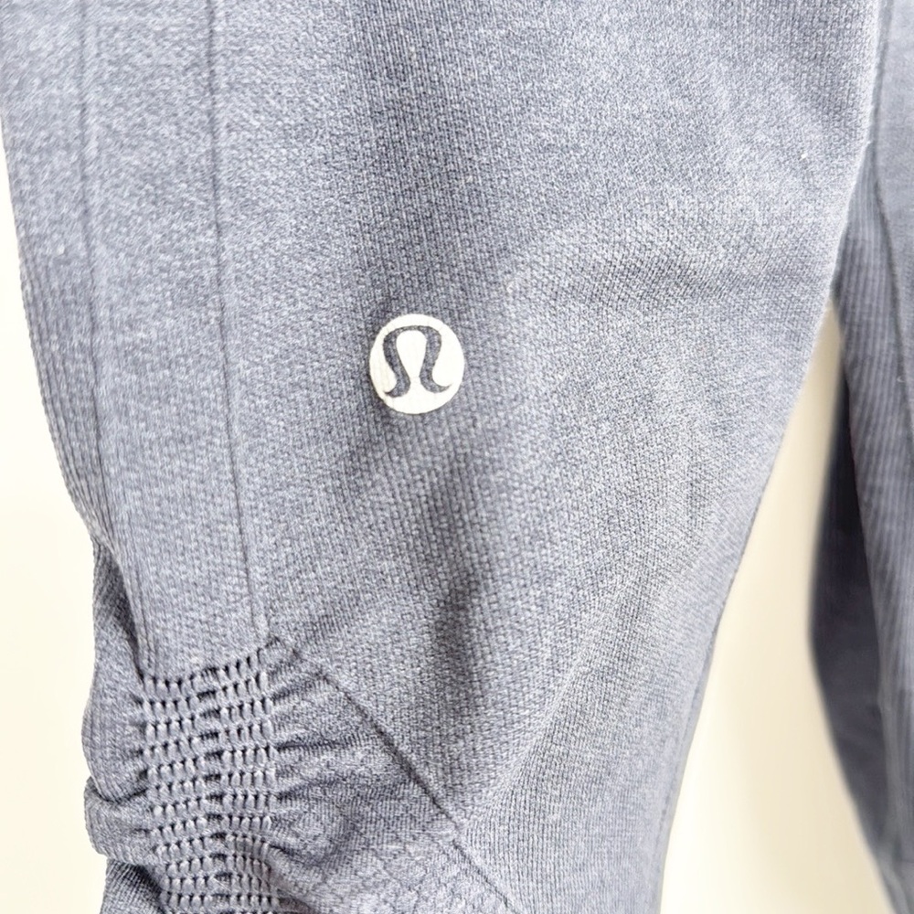 Lululemon In The Flow Crop navy Blue size 8 - Picture 7 of 9